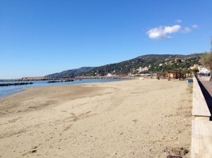 la spiaggia davanti casa